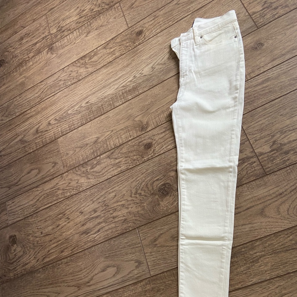 High rise skinny white BDG jeans. Size 26